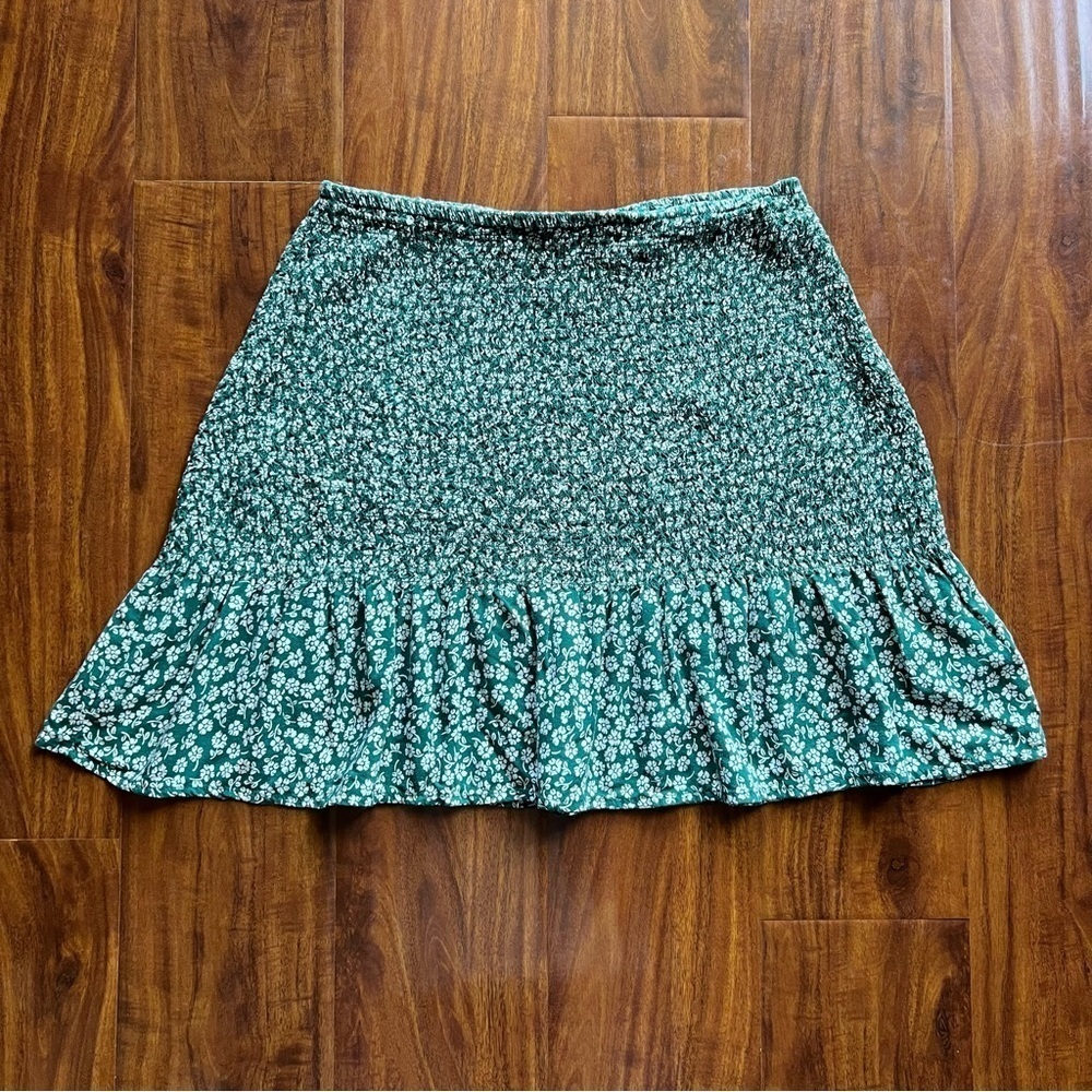 H&M Divided Green White Floral Smocked Mini Skirt size small
